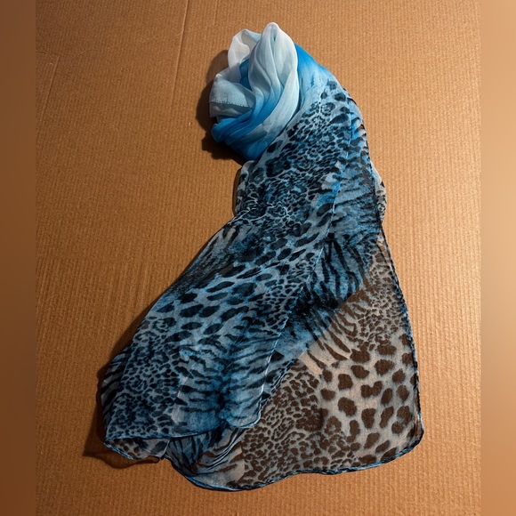 Scarf Lot. - Picture 7 of 7